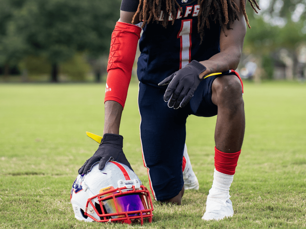 lineman wearing receiver gloves