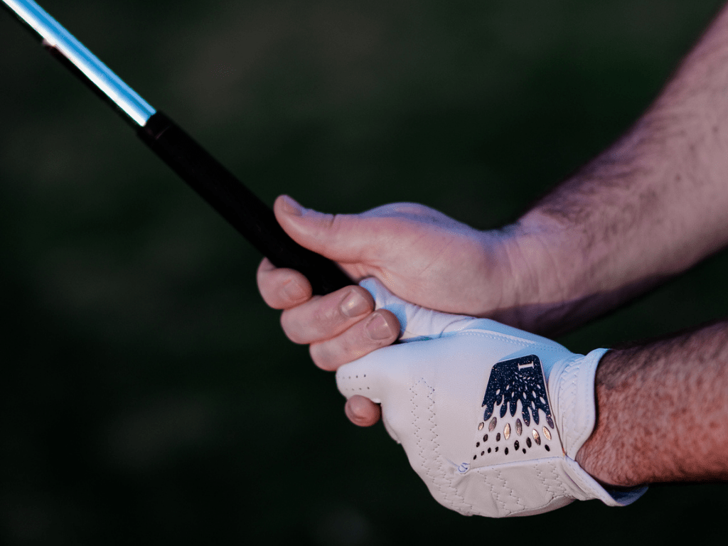 To know when you need to change your golf glove, your golf clubs matters